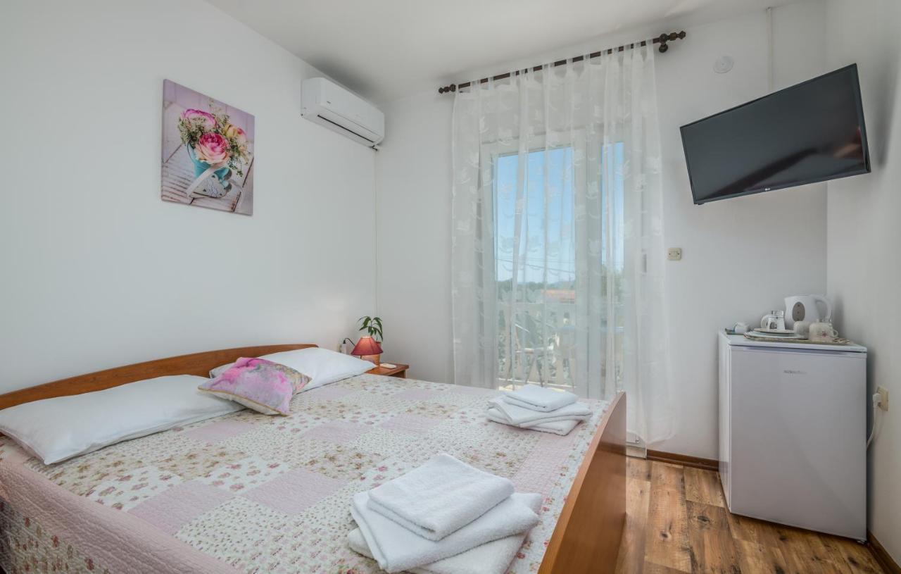 Rooms Valentino Vrh  Экстерьер фото